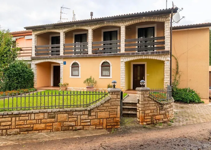 Spacious Holiday Home In Verteneglio